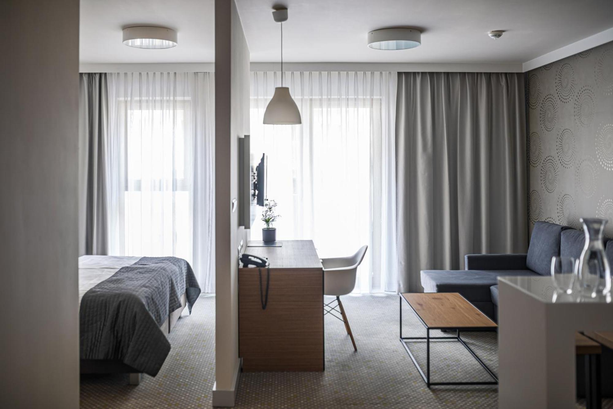 Aparthotel Invite à Wrocław Extérieur photo